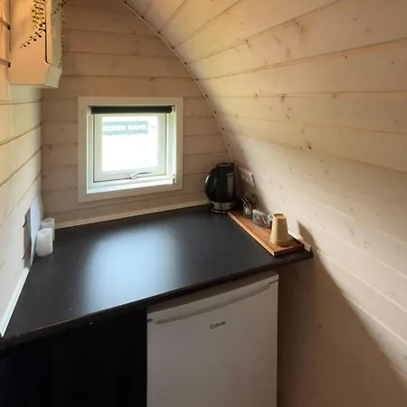 1 Bedroom Cozy In
